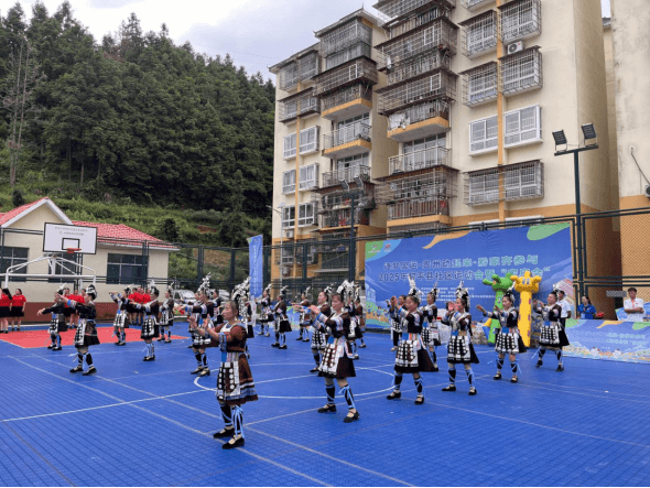 黎平县德凤街道：社区“家奥会”燃情开赛  500 余居民共享运动欢乐