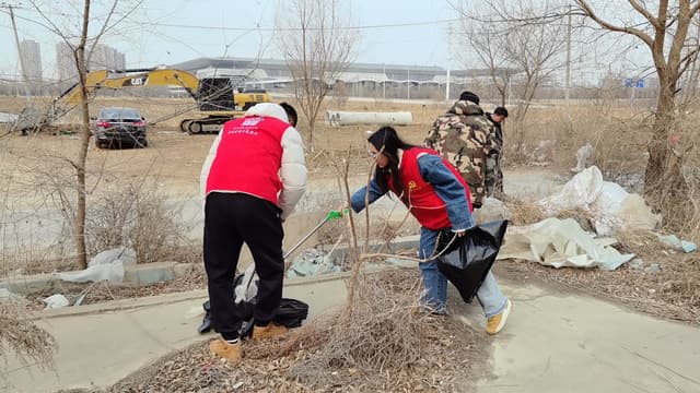 沈阳市浑南区双羊社区：春季高铁沿线环境整治行动